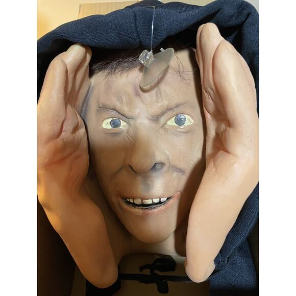 Halloween Scary Peeper, Prank, Window Halloween Prop with Suction Cup - Picture 3 of 6